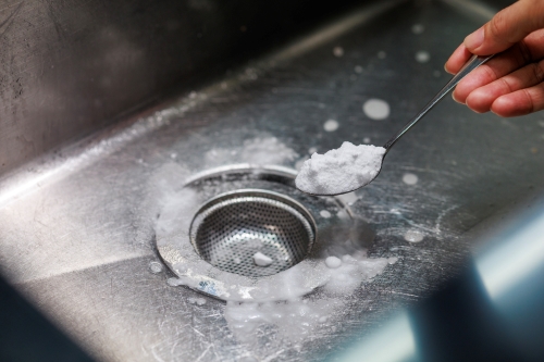 baking soda and vinegar in drain